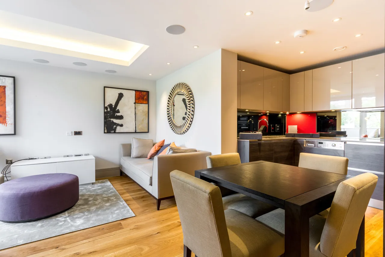 2 bed flat to rent — 7 Searle House, Cecil Grove, London
