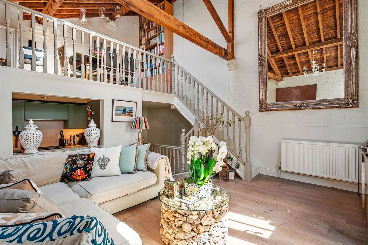 2 bed house for sale — Ashfield Yard, Ashfield Street, London, E1 3DY