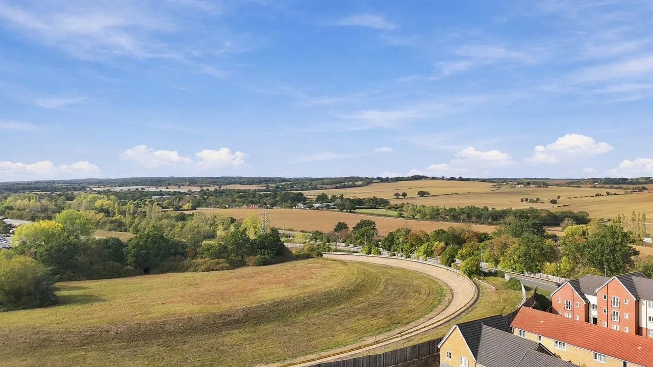 School Avenue, Dunton Fields, SS15, photo 37