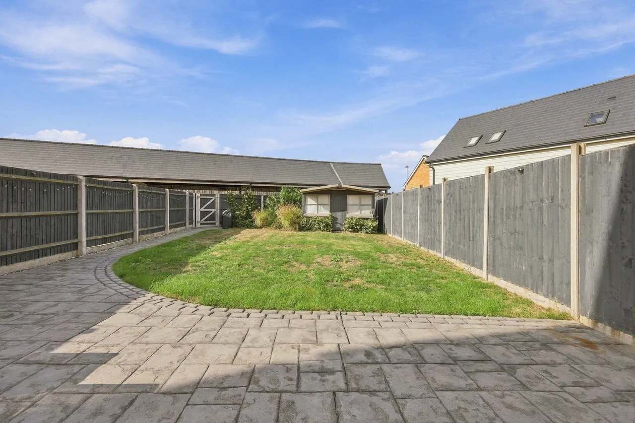 School Avenue, Dunton Fields, SS15, photo 15