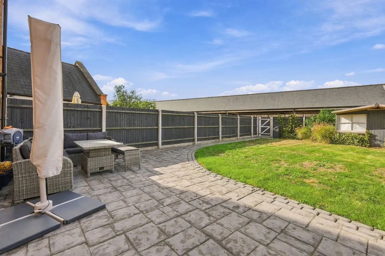 School Avenue, Dunton Fields, SS15, photo 16