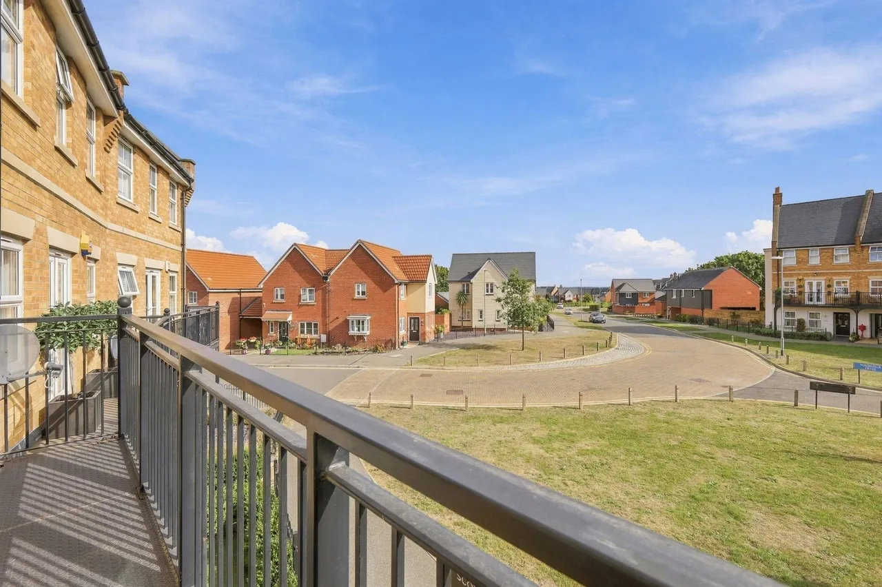 School Avenue, Dunton Fields, SS15, photo 9
