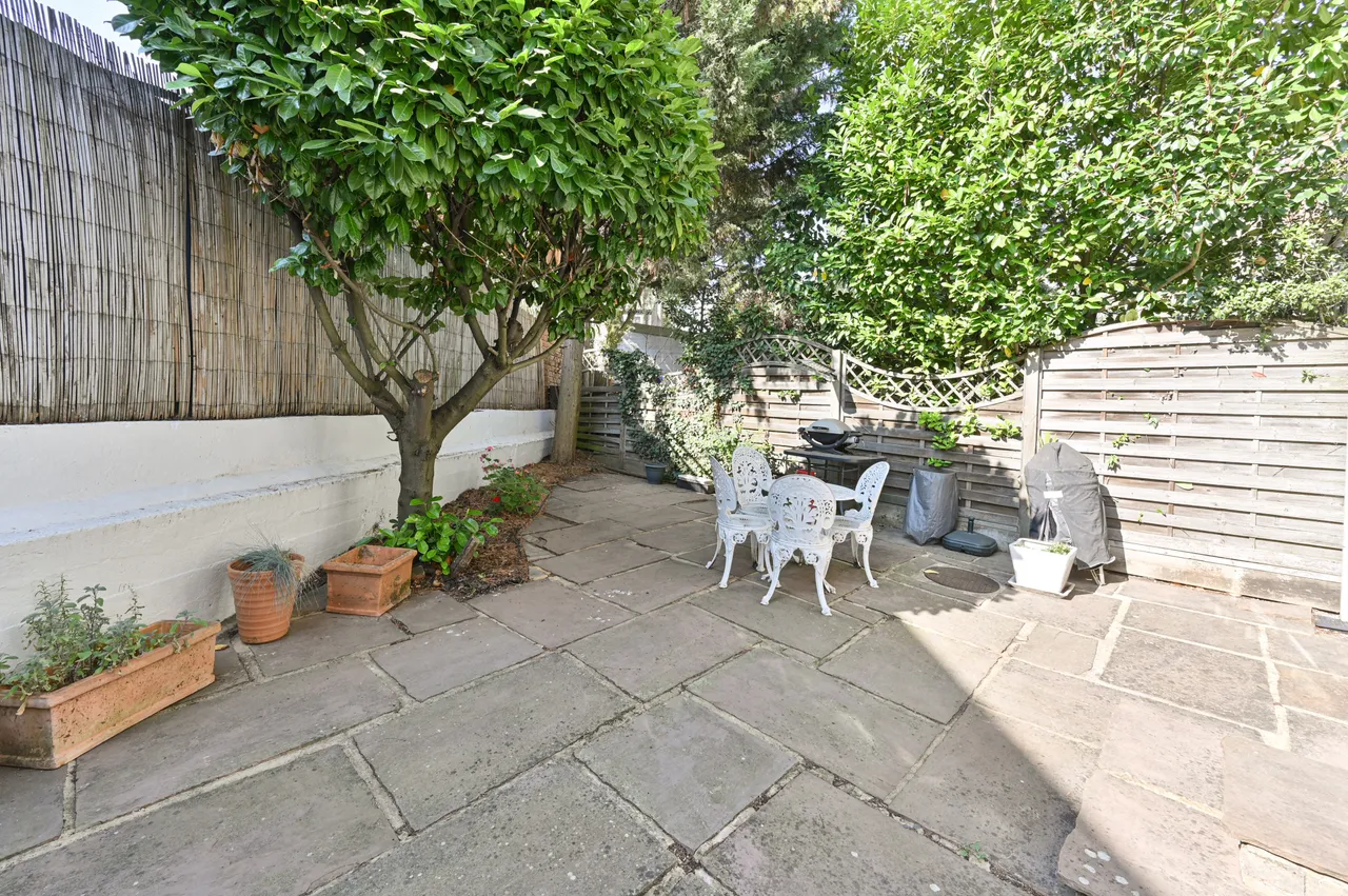 2 Woodlands Terrace, Rodenhurst Road, London, photo 5