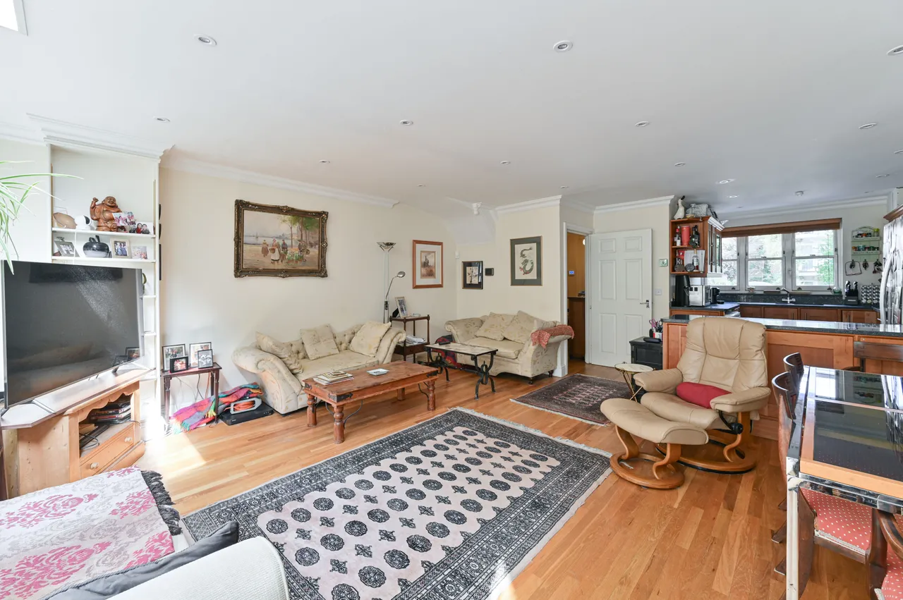 2 Woodlands Terrace, Rodenhurst Road, London, photo 4