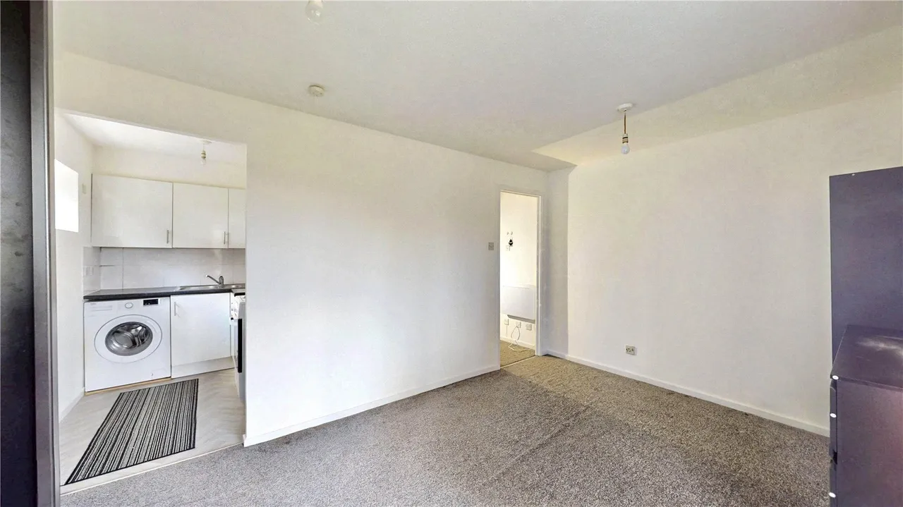 Heatherwood Drive, Hayes, UB4, photo 6