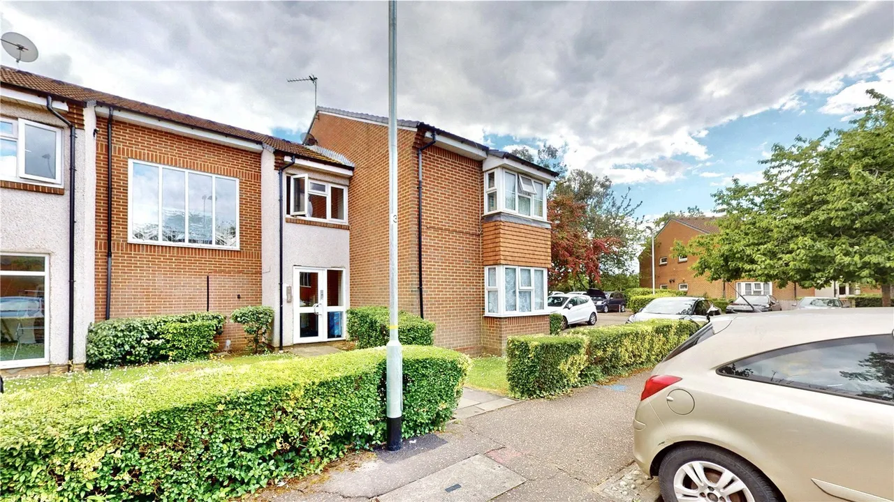 flat for sale, Heatherwood Drive, Hayes, UB4