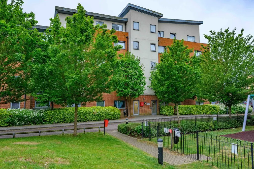2 bed flat for sale — Charrington Place, St. Albans AL1 3FL