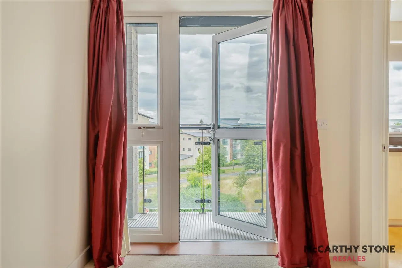 Lowry Way, Swindon, SN3, photo 3