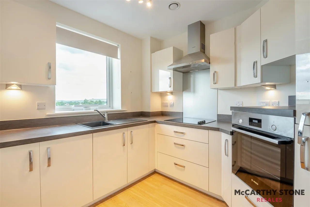 Lowry Way, Swindon, SN3, photo 2