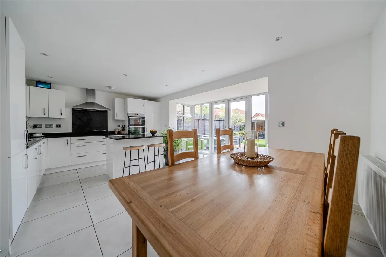 Erghum Lane, Devizes, SN10, photo 5