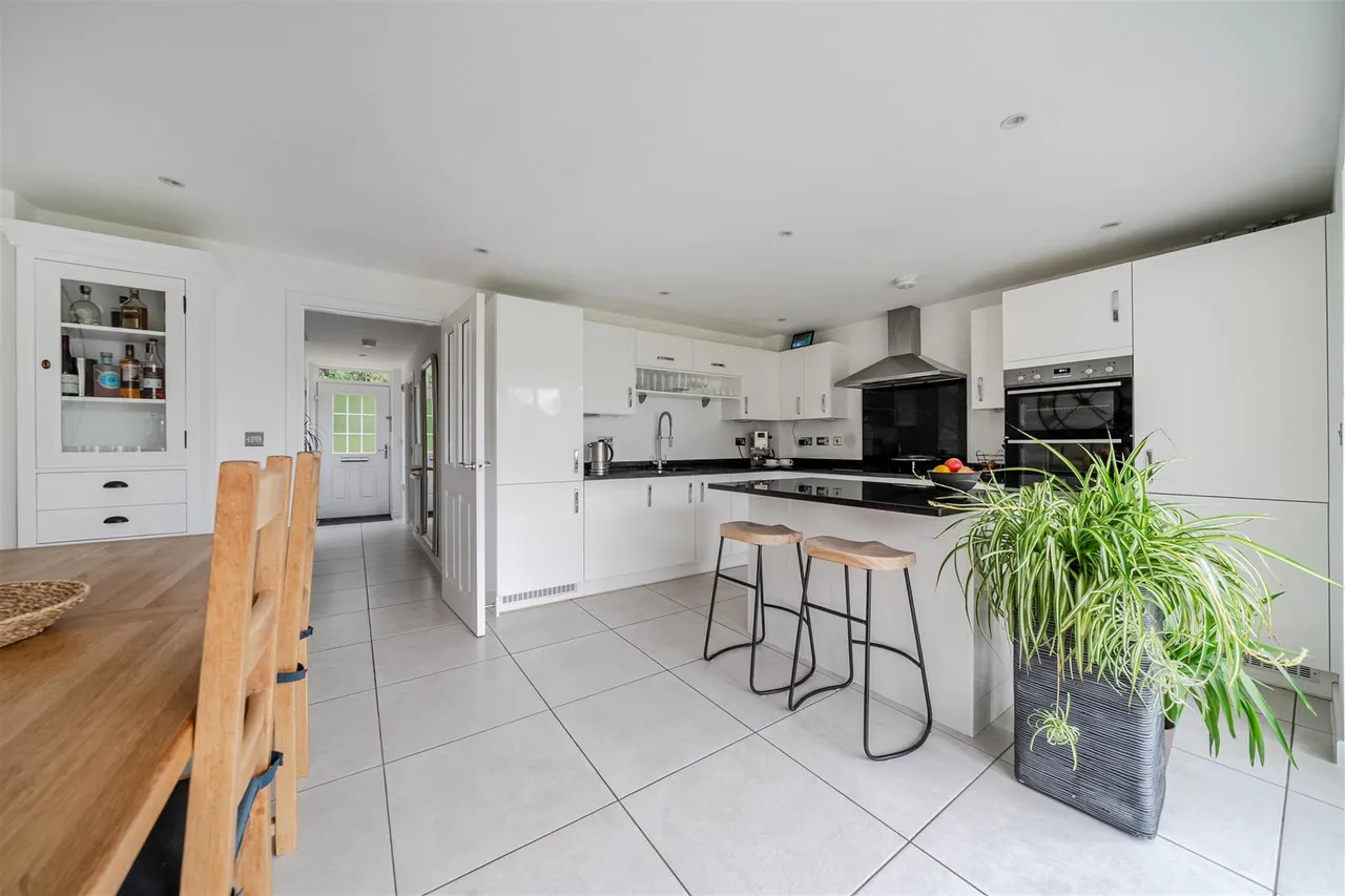 Erghum Lane, Devizes, SN10, photo 4
