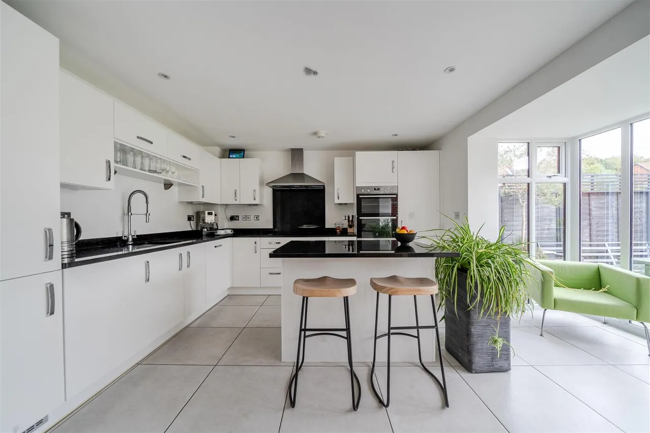 Erghum Lane, Devizes, SN10, photo 3