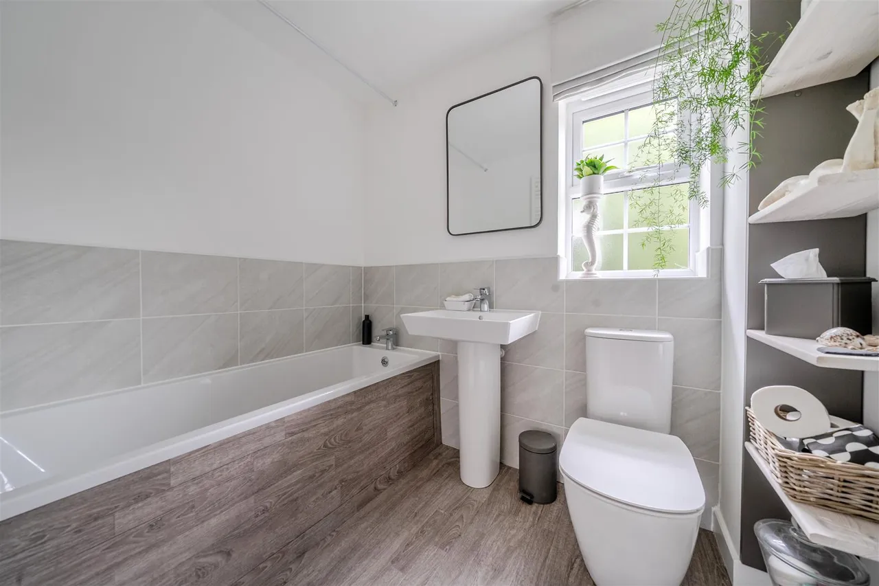 Erghum Lane, Devizes, SN10, photo 16