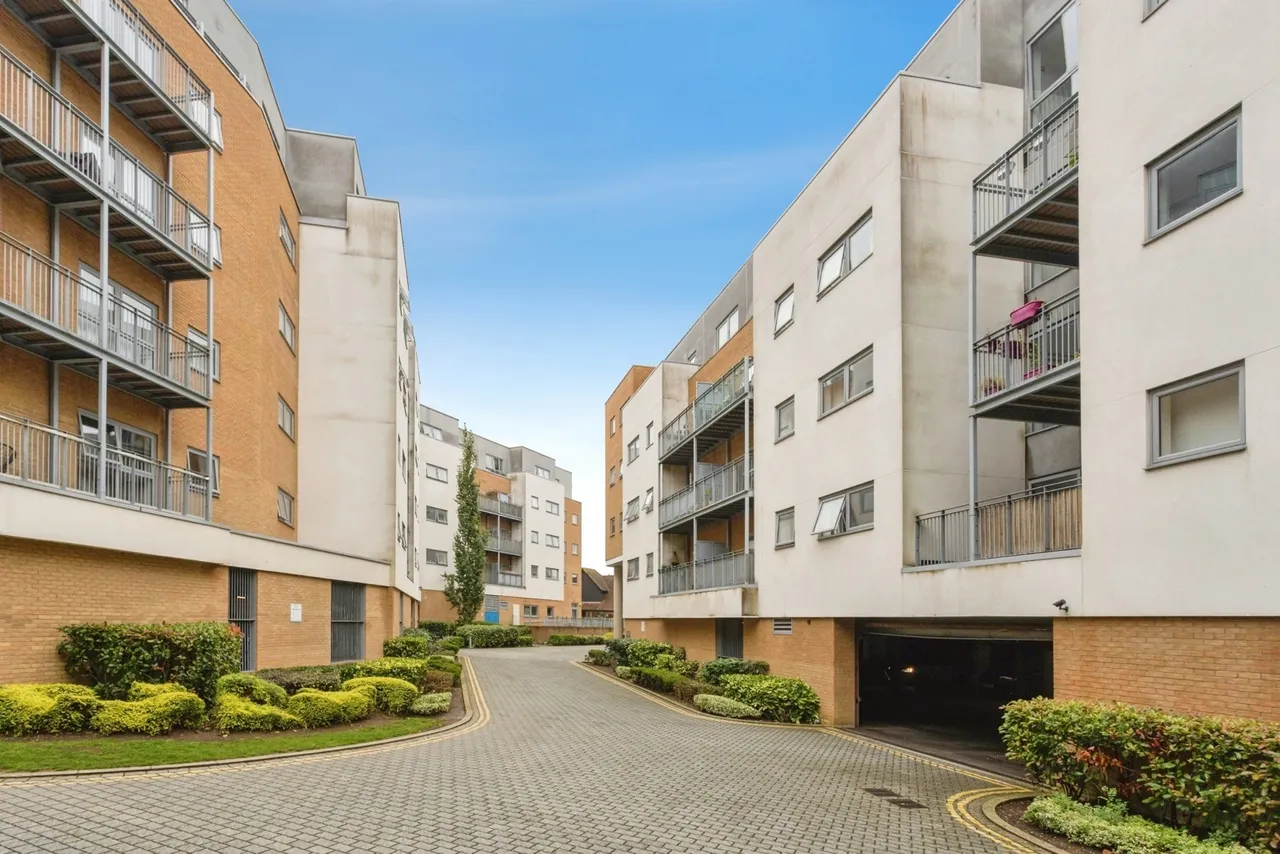 2 bed flat for sale, Sovereign Way, Tonbridge, TN9
