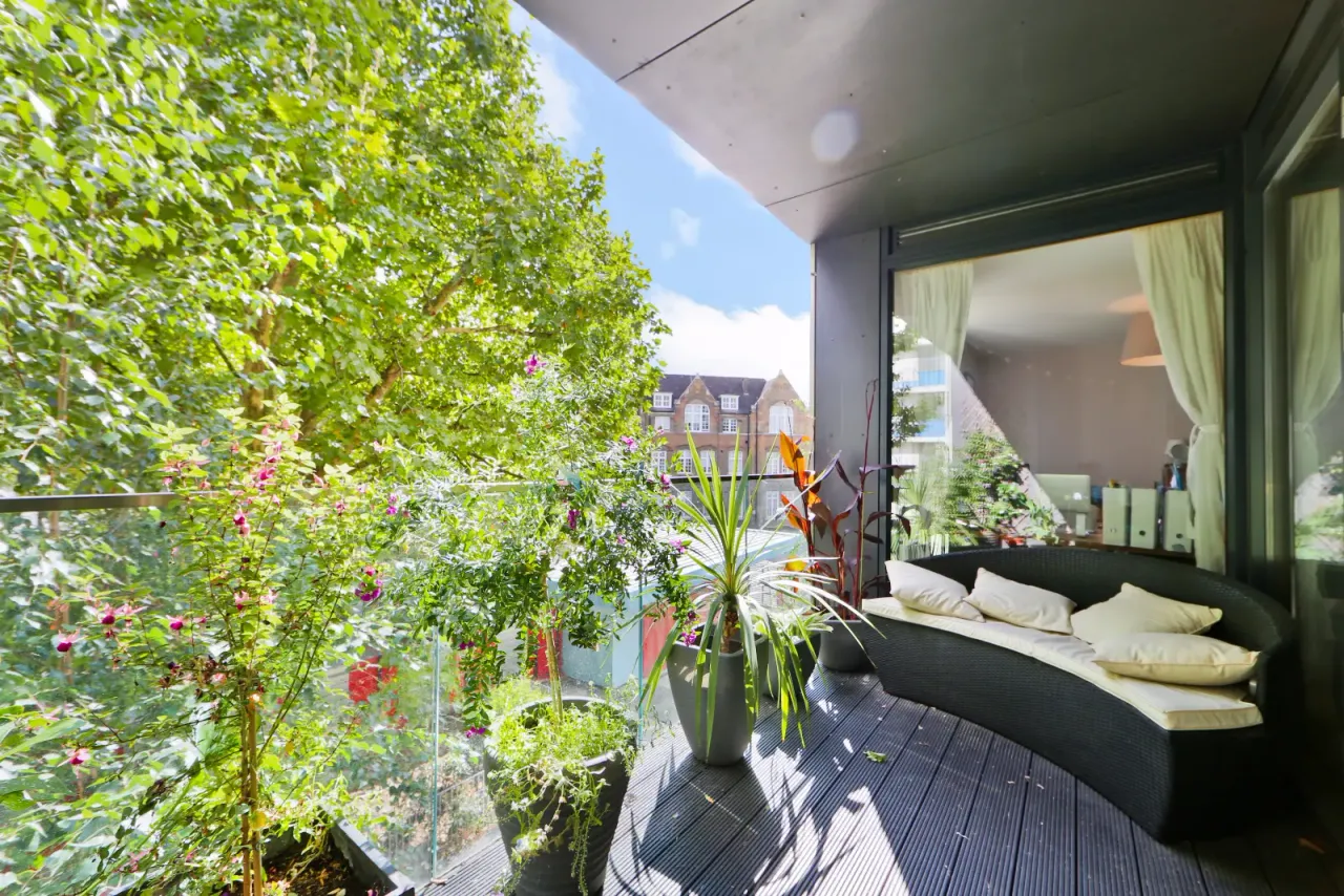 2 bed flat for sale, Garland Close, London, SE1