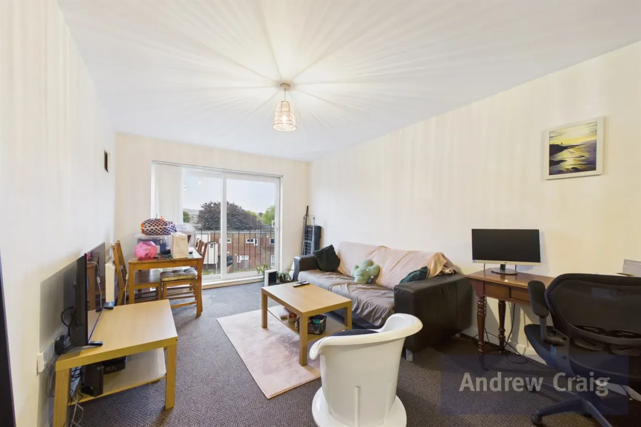 Appletree Court, Gateshead, NE8, photo 2