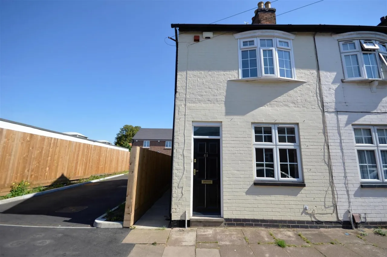 2 bed house to rent, Manor Street, Wigston, LE18
