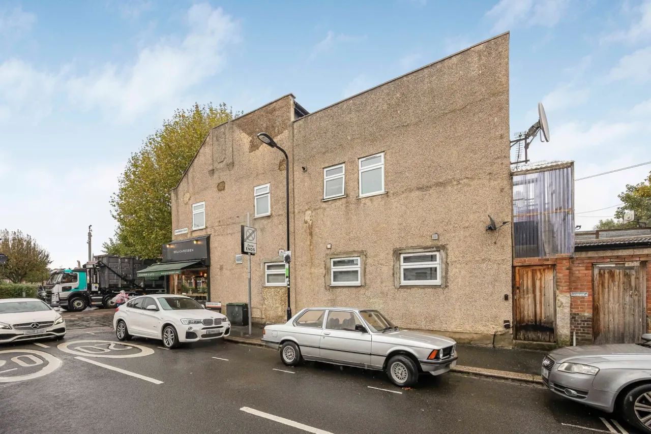 Lea Bridge Road, Leyton, E10, photo 6