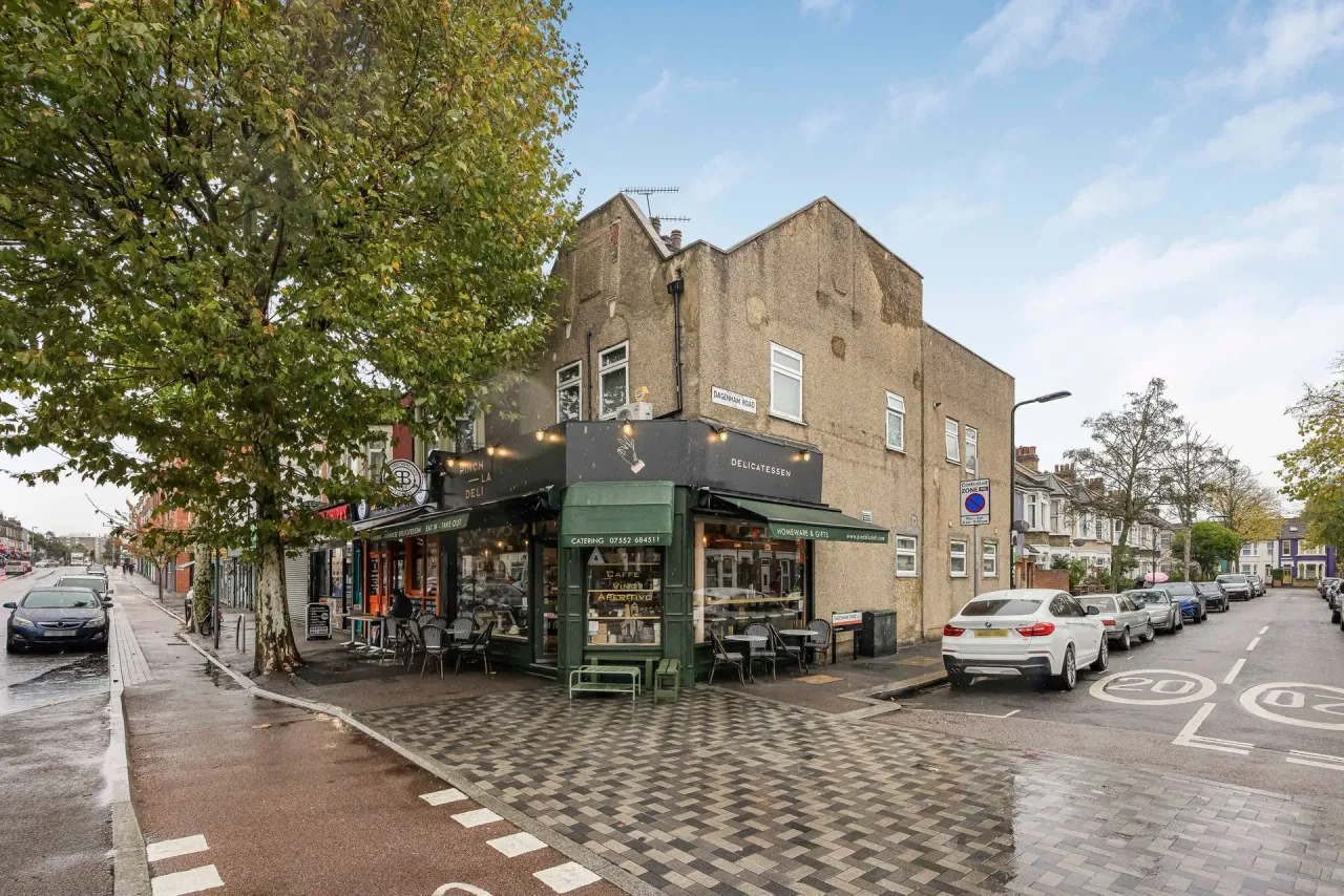 6 bed house for sale — Lea Bridge Road, Leyton, E10