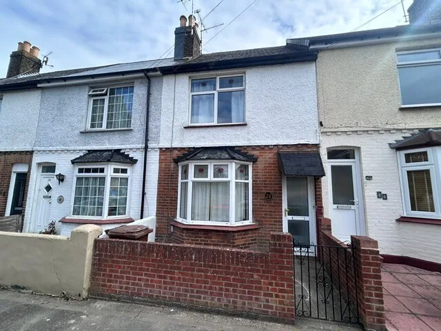 2 bed property to rent — Maple Avenue, Gillingham