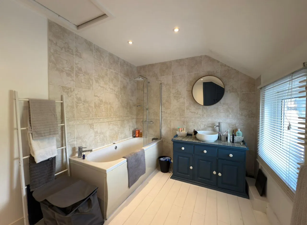 Raymond Cottages, Upper Green, SG5, photo 15