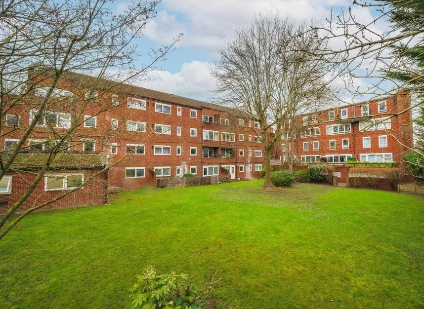 1 bed flat for sale, Ollgar Close, Shepherds Bush, W12