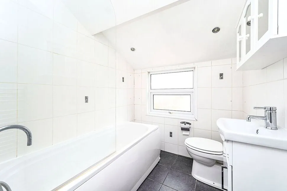 Baker Road, Giltbrook, Nottinghamshire, NG16, photo 4