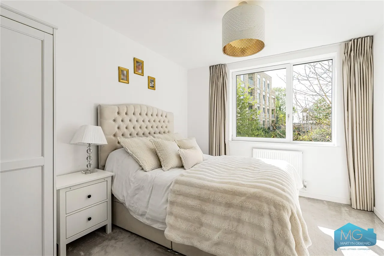 Medawar Drive, London, NW7, photo 3