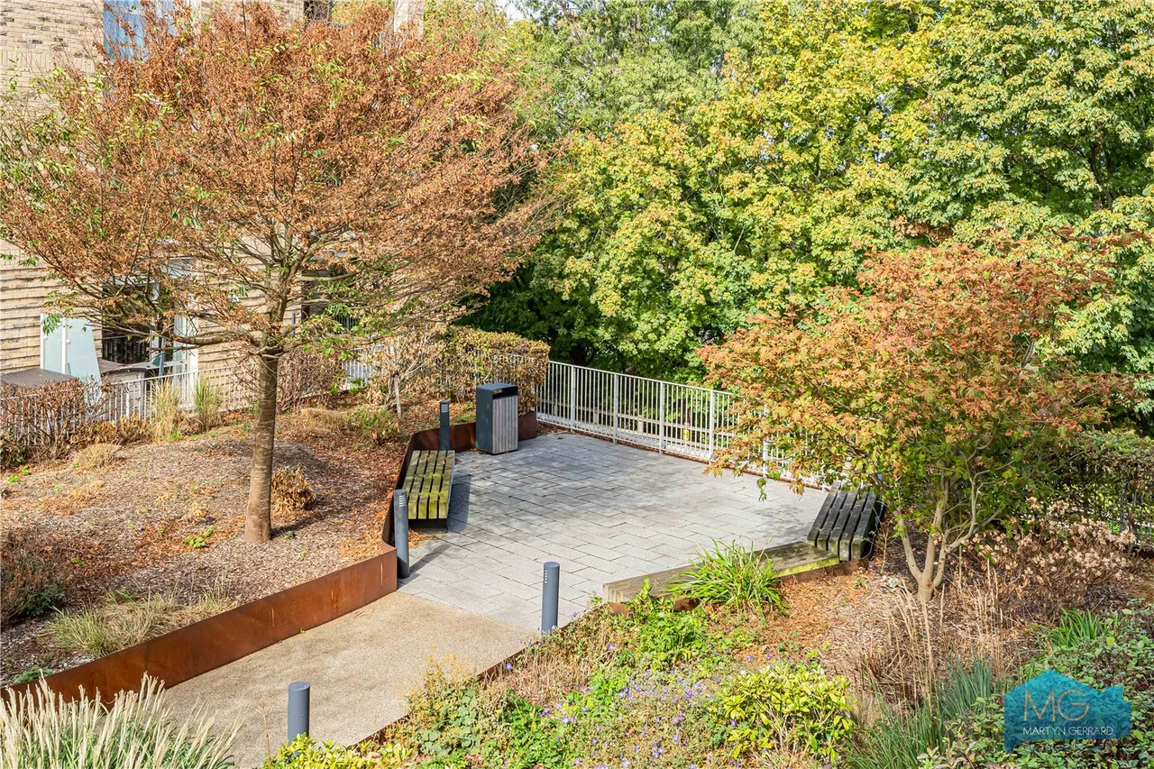 Medawar Drive, London, NW7, photo 18