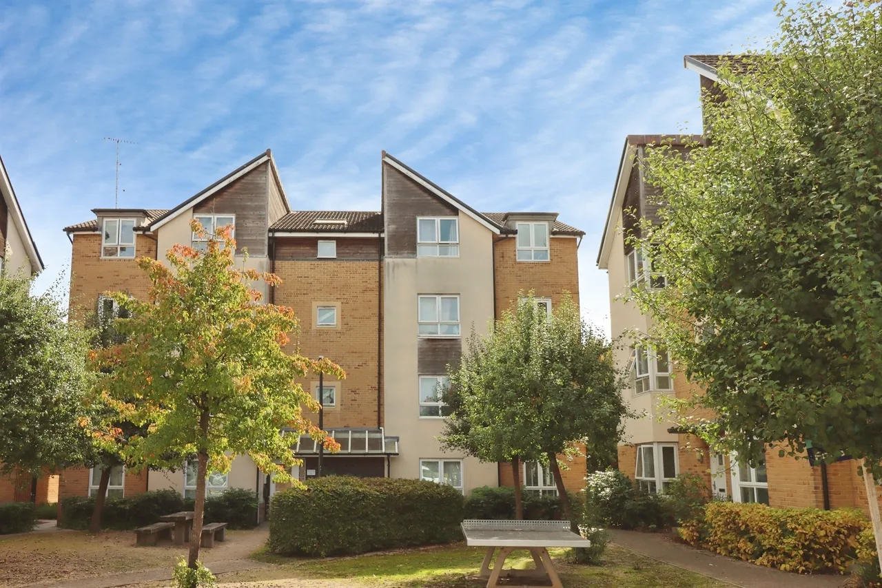 2 bed flat for sale, Norton Farm Road, Bristol, BS10