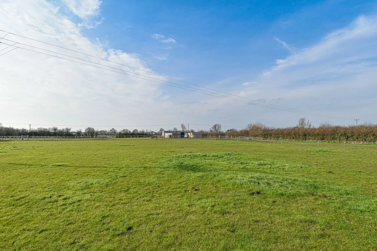Stables and Five Acres off Merry Lane, East Huntspill, TA9, photo 25