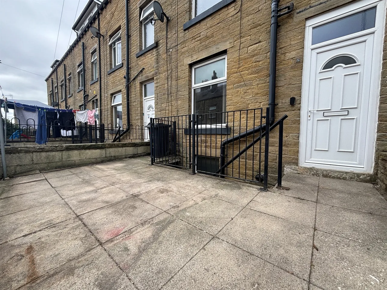 2 bed house for sale — Winter Street, Halifax