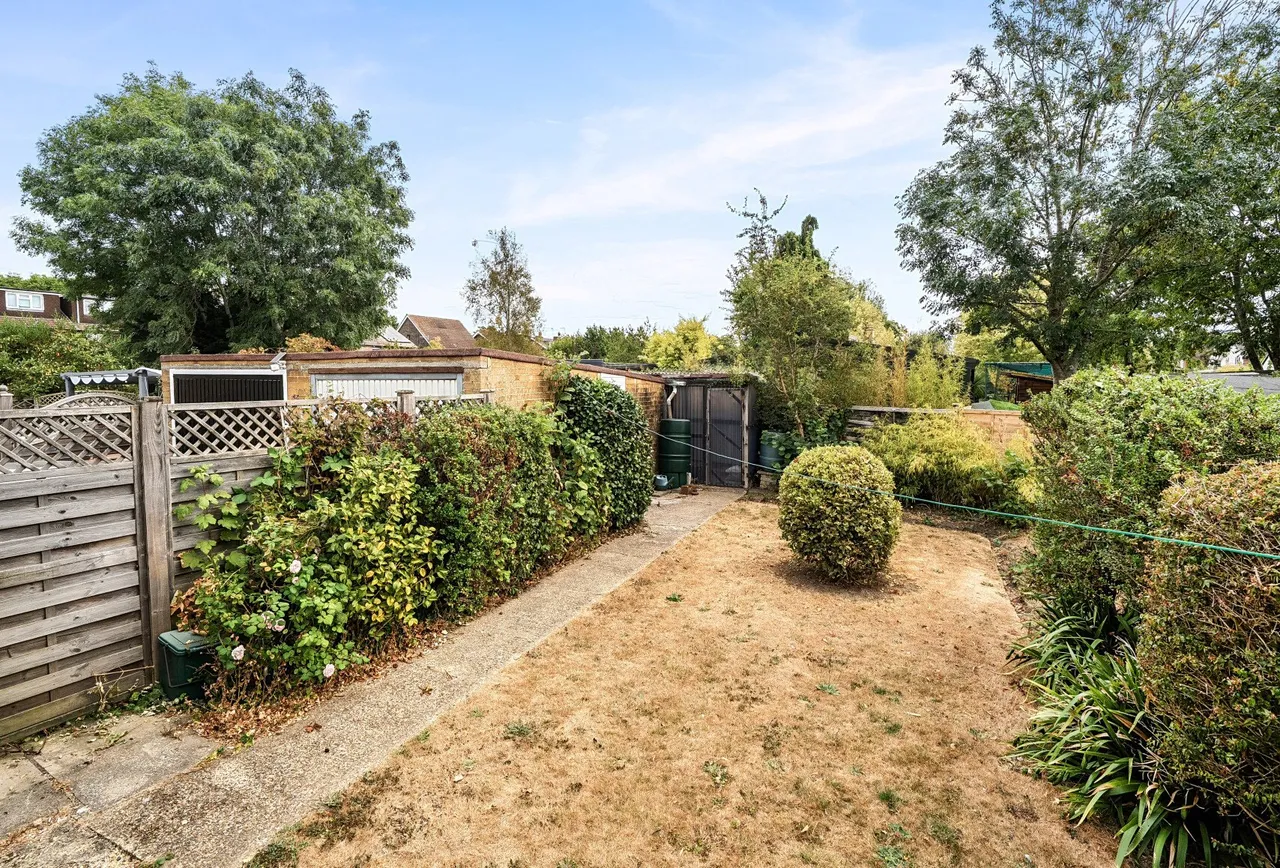 Orchard Close, Surrey, Horley Row, RH6 8BD, photo 5