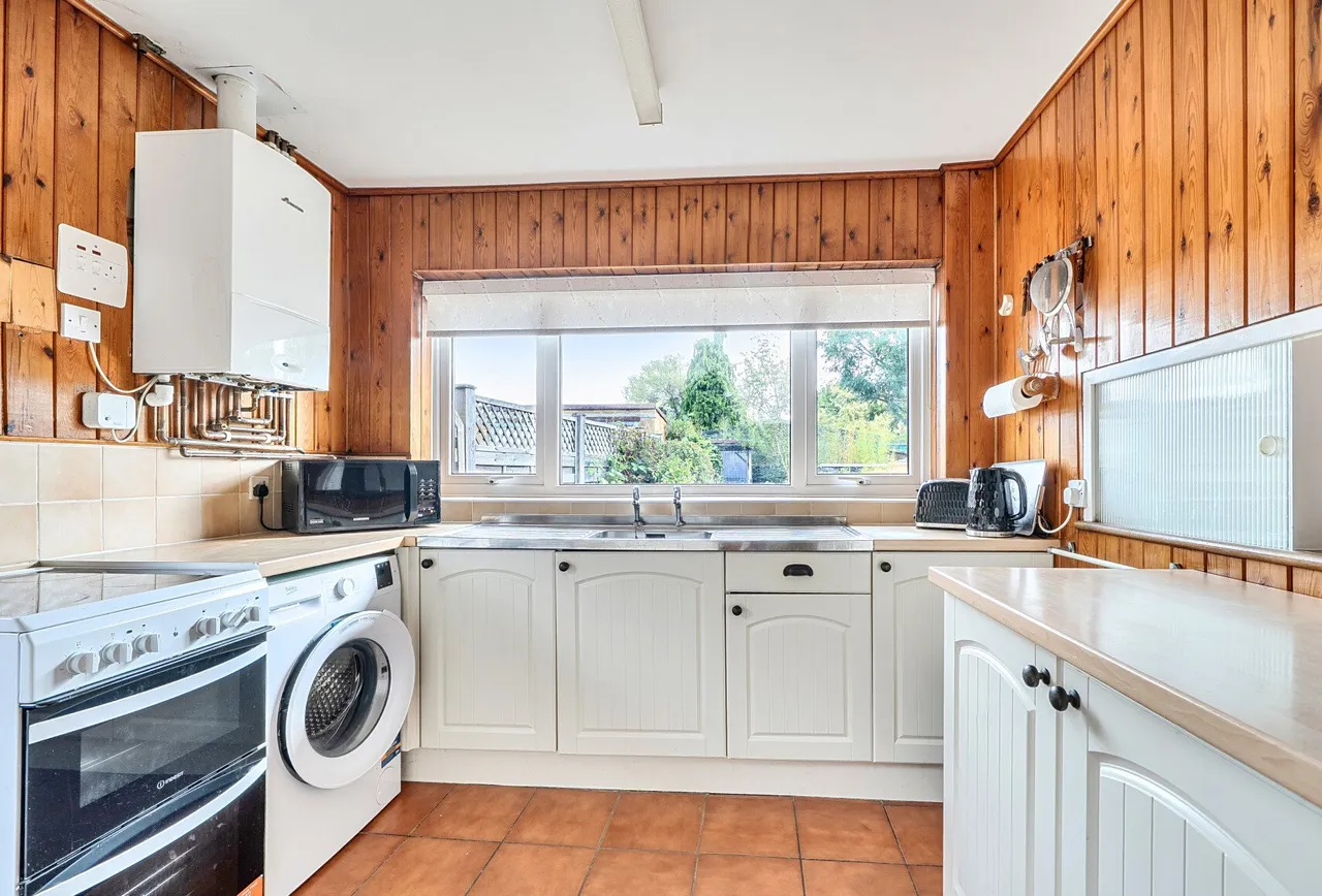 Orchard Close, Surrey, Horley Row, RH6 8BD, photo 7
