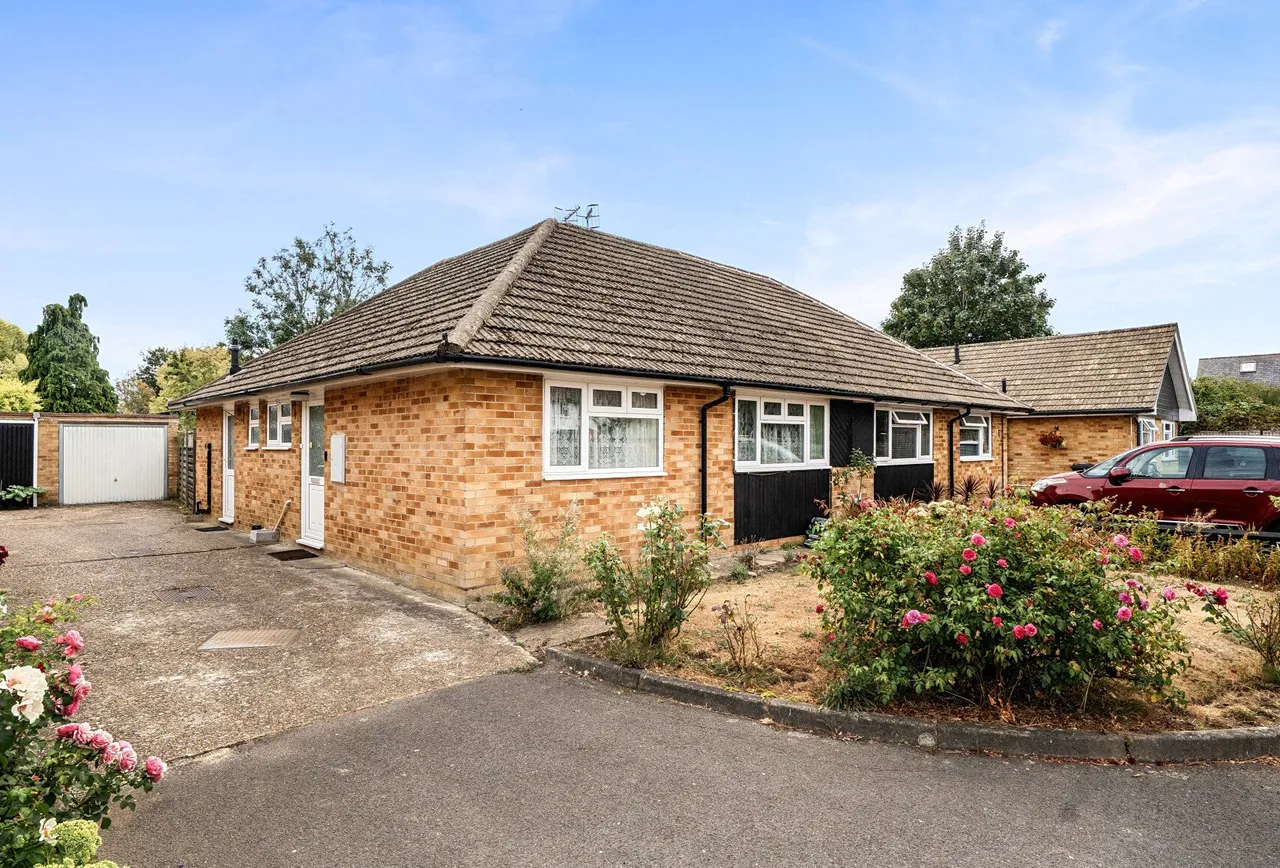 2 bed house for sale — Orchard Close, Surrey, Horley Row, RH6 8BD