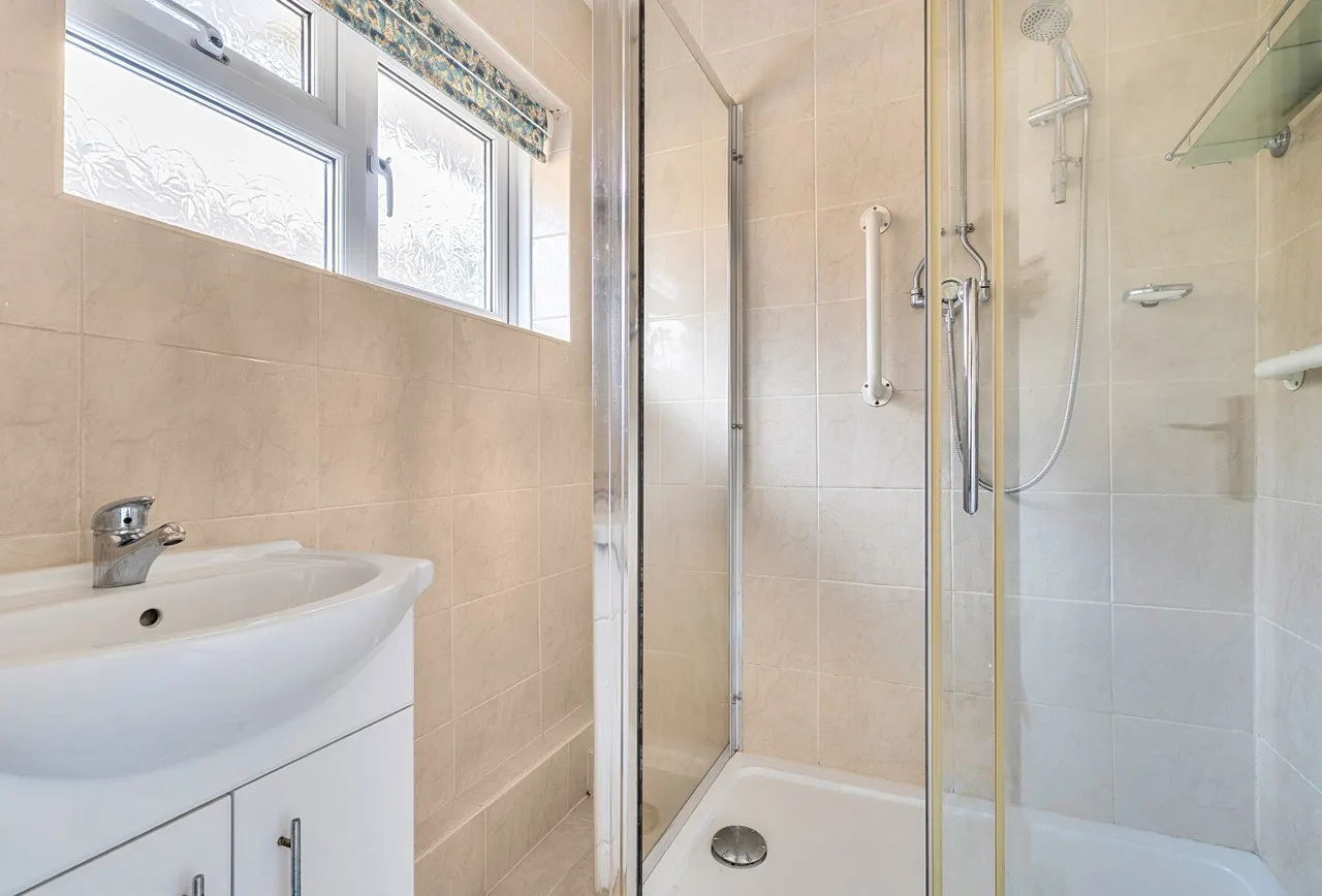 Orchard Close, Surrey, Horley Row, RH6 8BD, photo 17