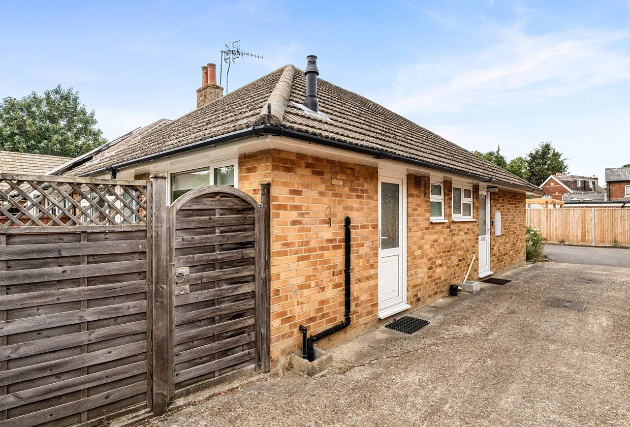Orchard Close, Surrey, Horley Row, RH6 8BD, photo 9
