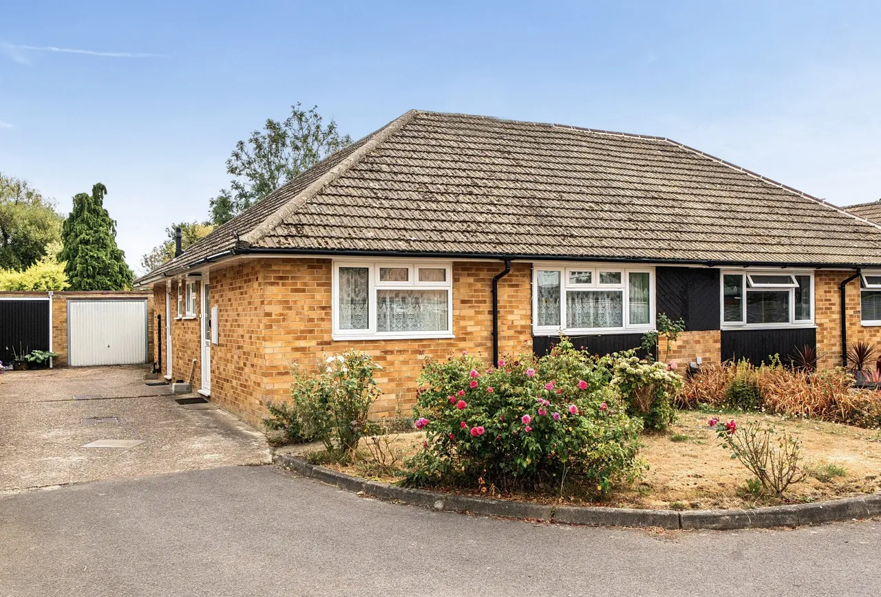 Orchard Close, Surrey, Horley Row, RH6 8BD, photo 4