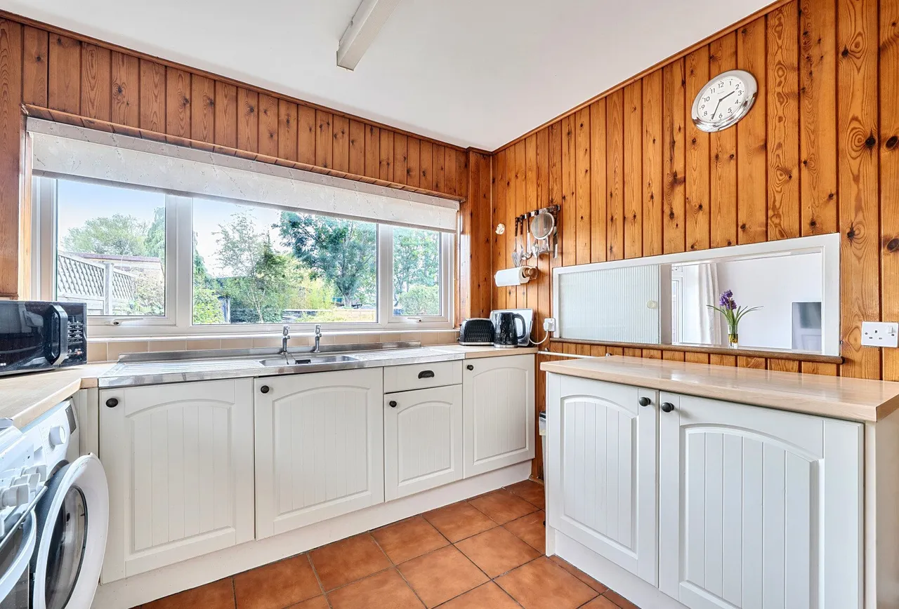 Orchard Close, Surrey, Horley Row, RH6 8BD, photo 15