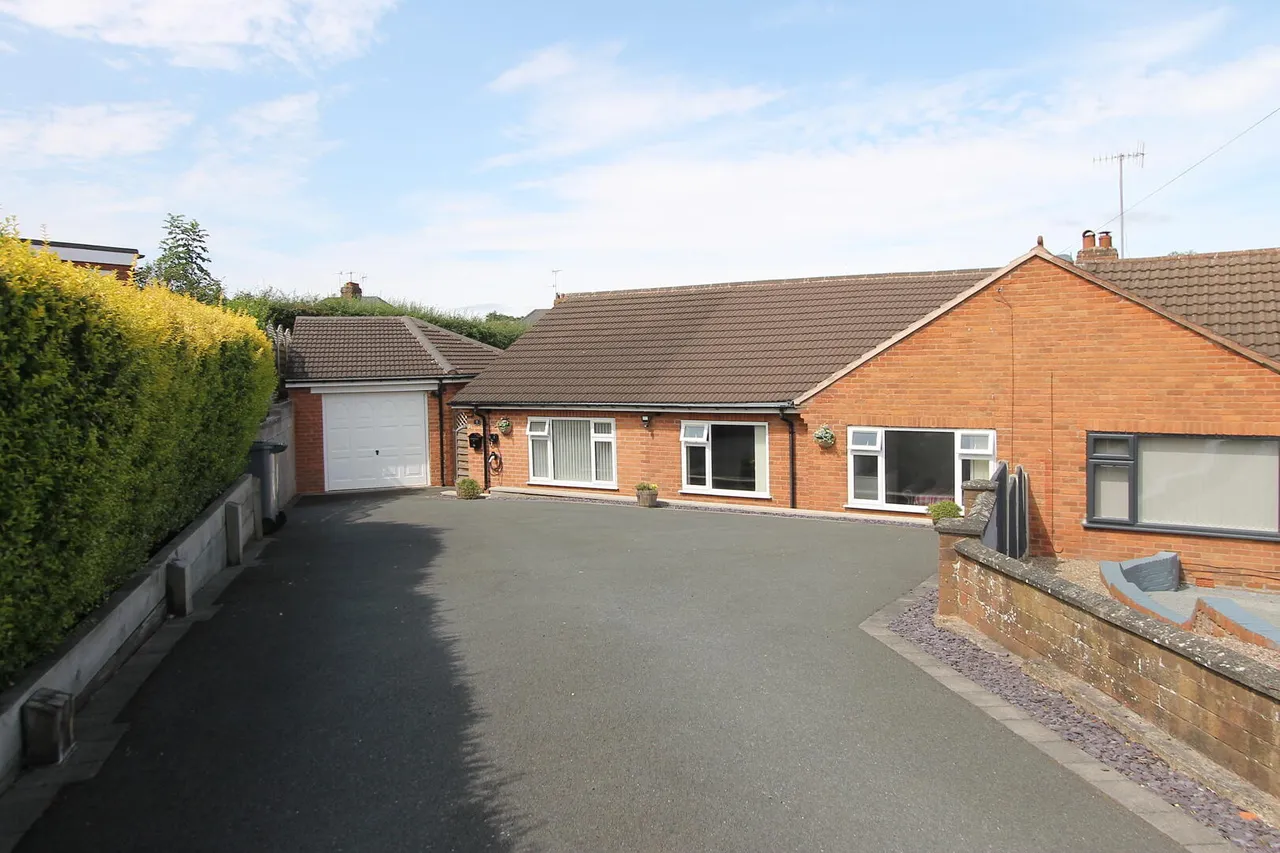 3 bed house for sale — Heath Drive, Kidderminster