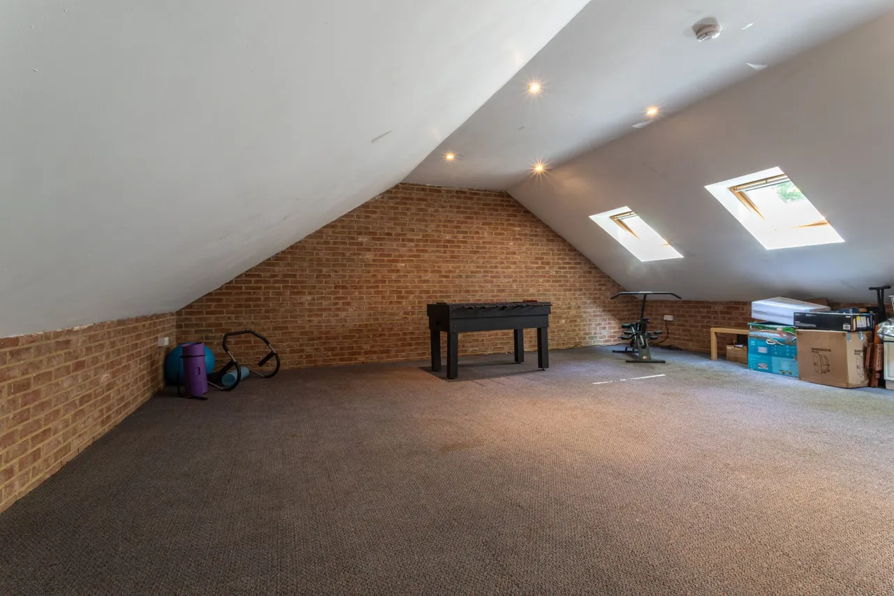 Hadley Reading Road North, Fleet, GU51 4HT, photo 18