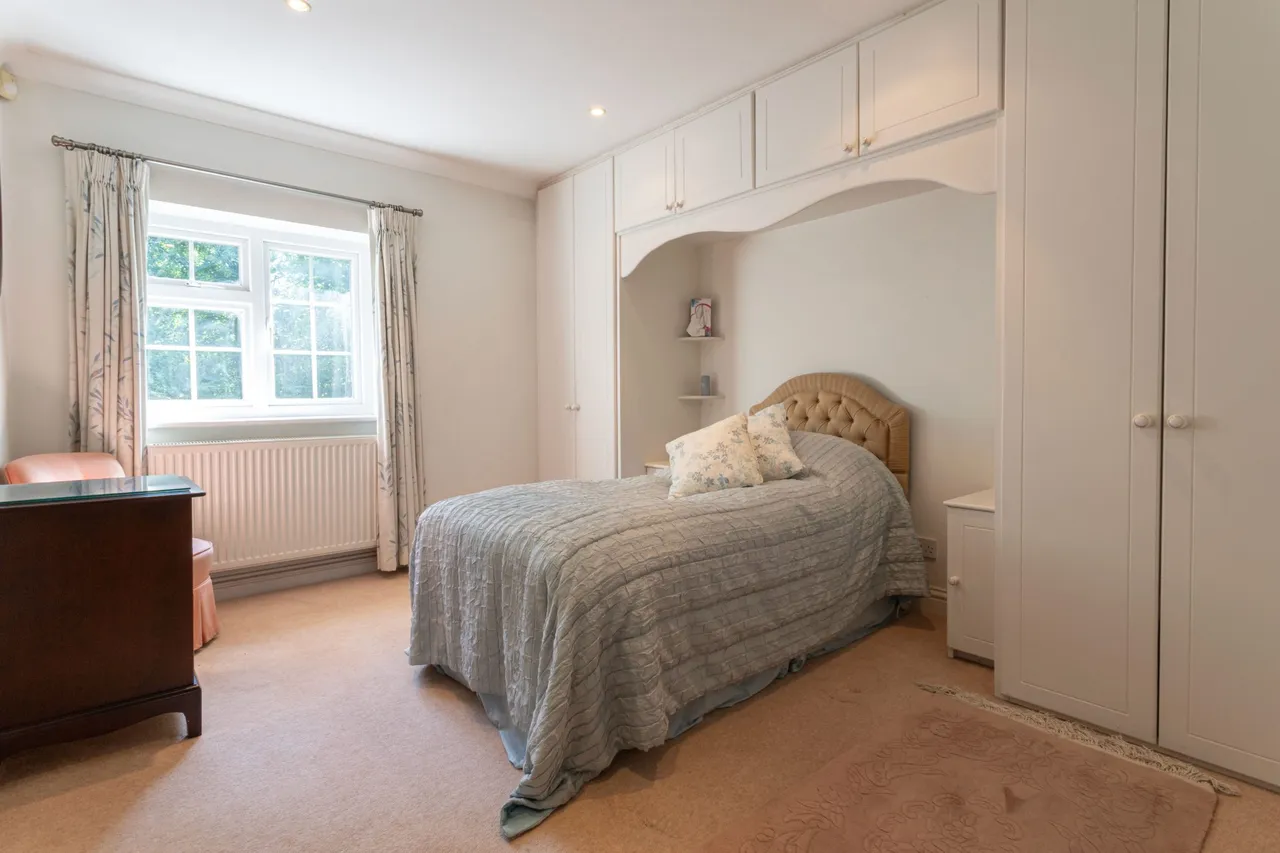 Hadley Reading Road North, Fleet, GU51 4HT, photo 14