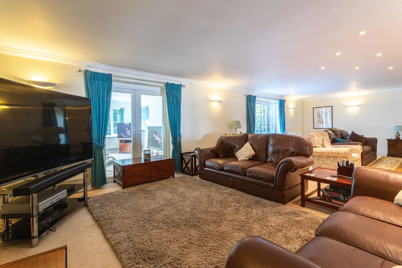 Hadley Reading Road North, Fleet, GU51 4HT, photo 6