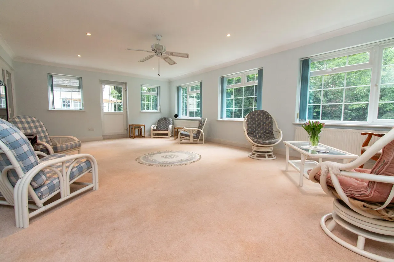 Hadley Reading Road North, Fleet, GU51 4HT, photo 8