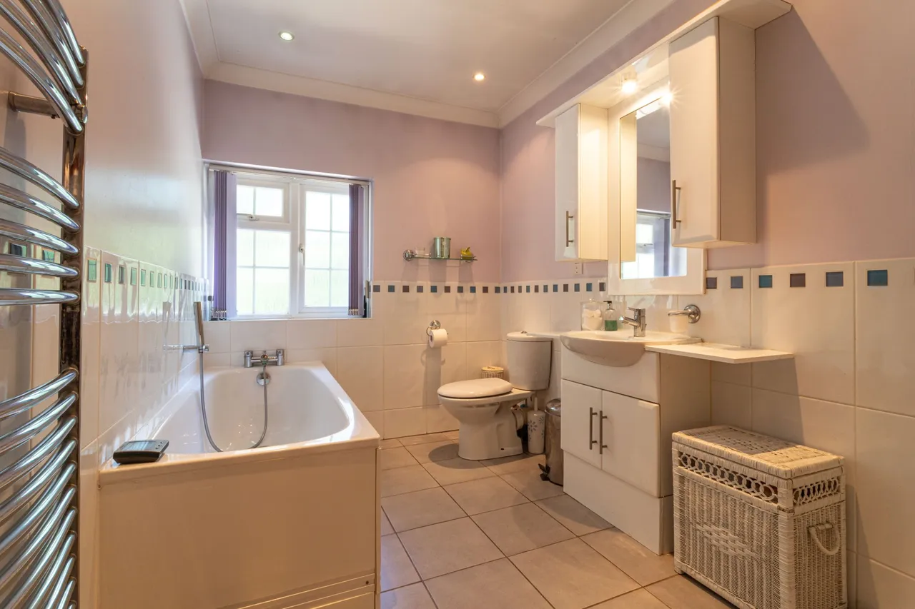 Hadley Reading Road North, Fleet, GU51 4HT, photo 13
