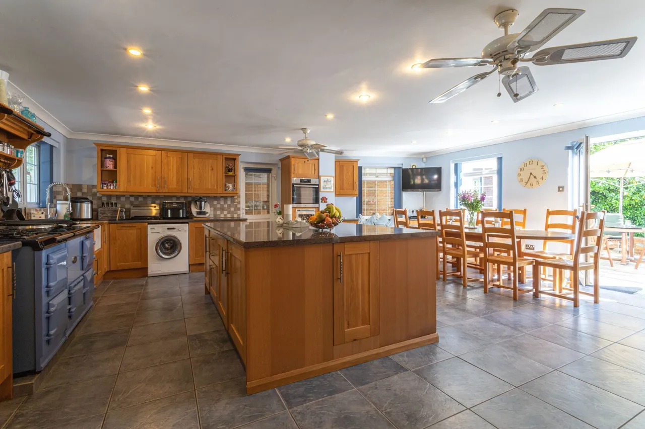 Hadley Reading Road North, Fleet, GU51 4HT, photo 5