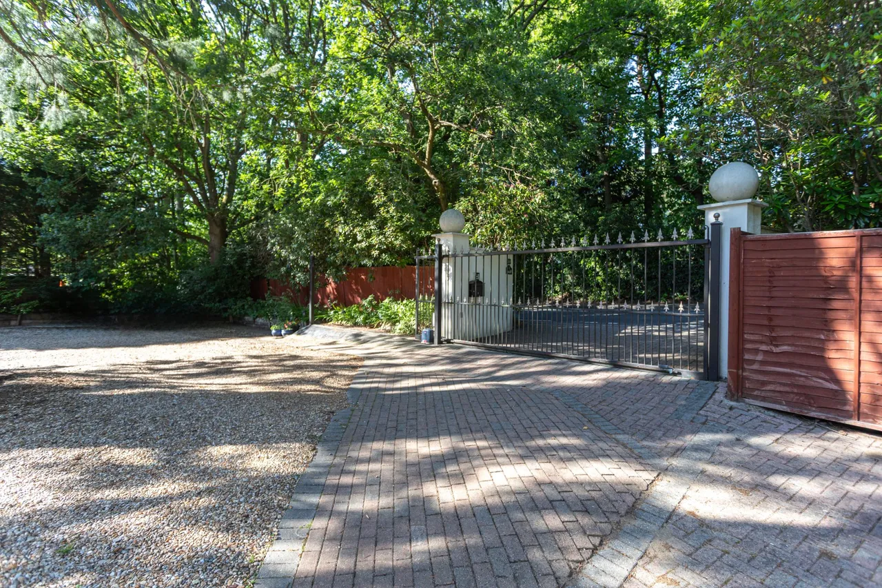 Hadley Reading Road North, Fleet, GU51 4HT, photo 19