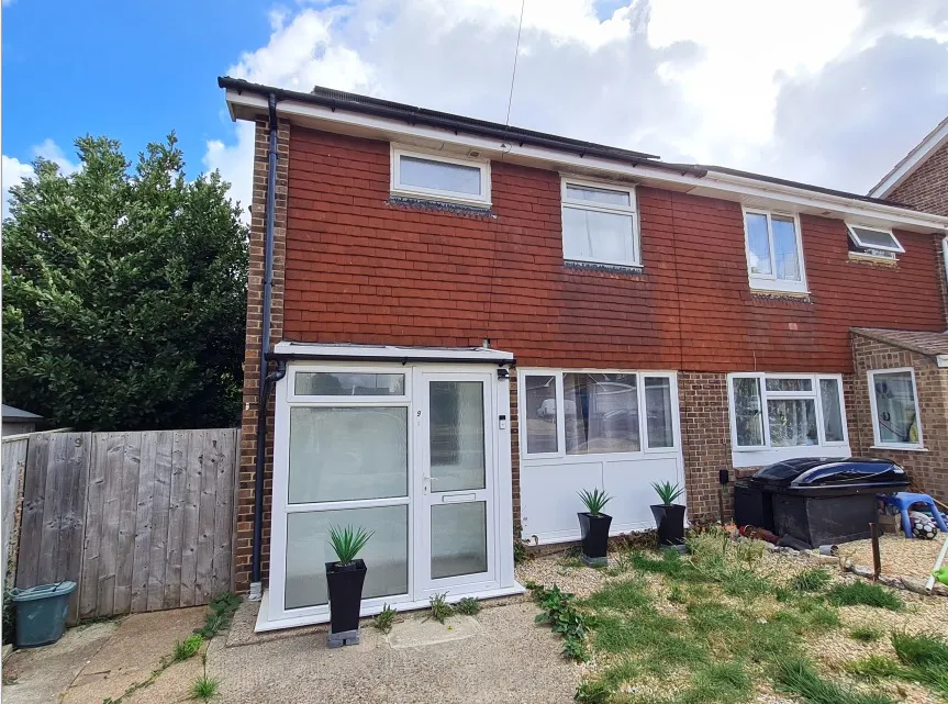 3 bed house to rent, Spring Walk, Newport, PO33