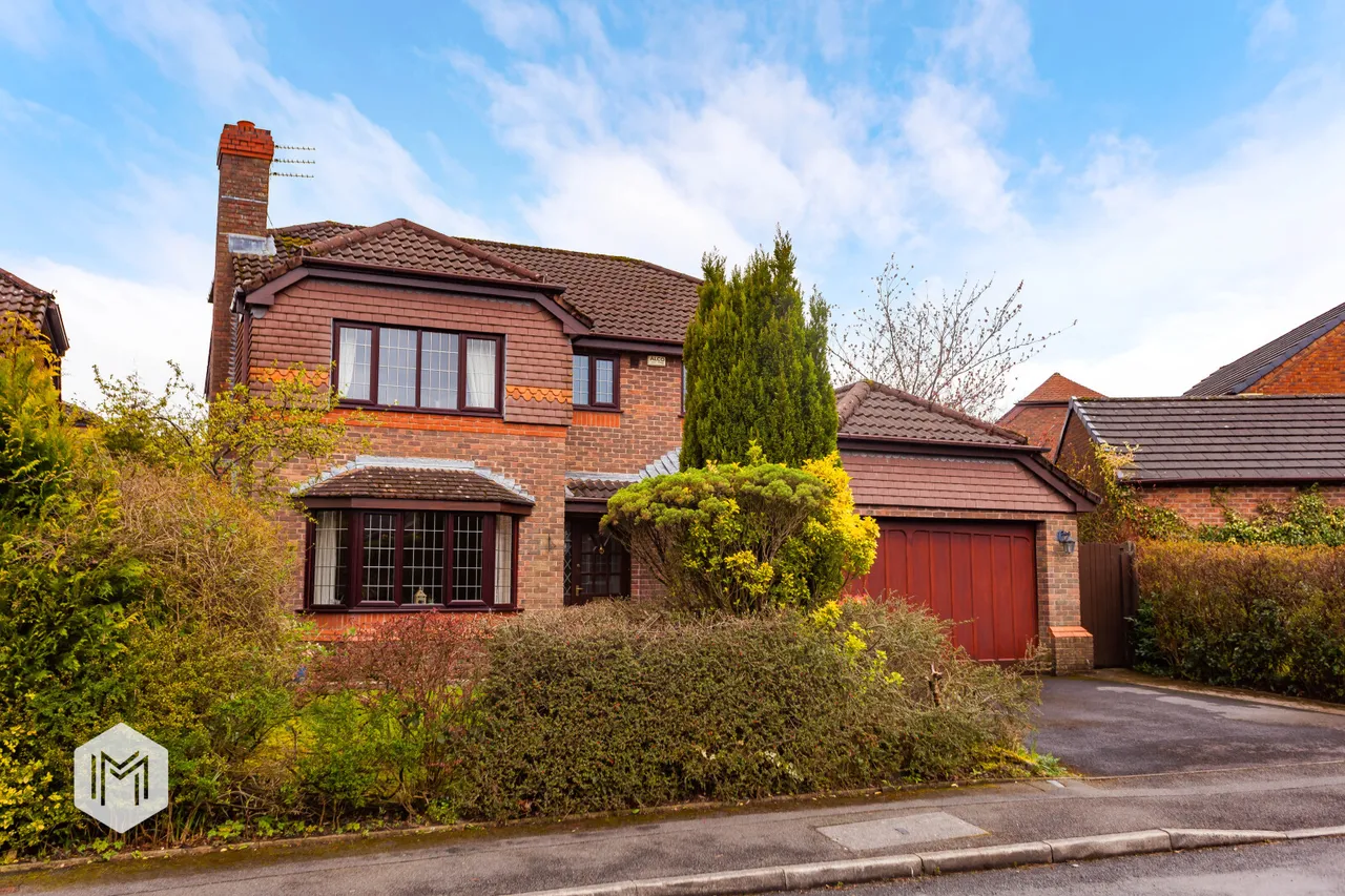 4 bed house for sale — Whitland Avenue, Bolton, BL1 5FB