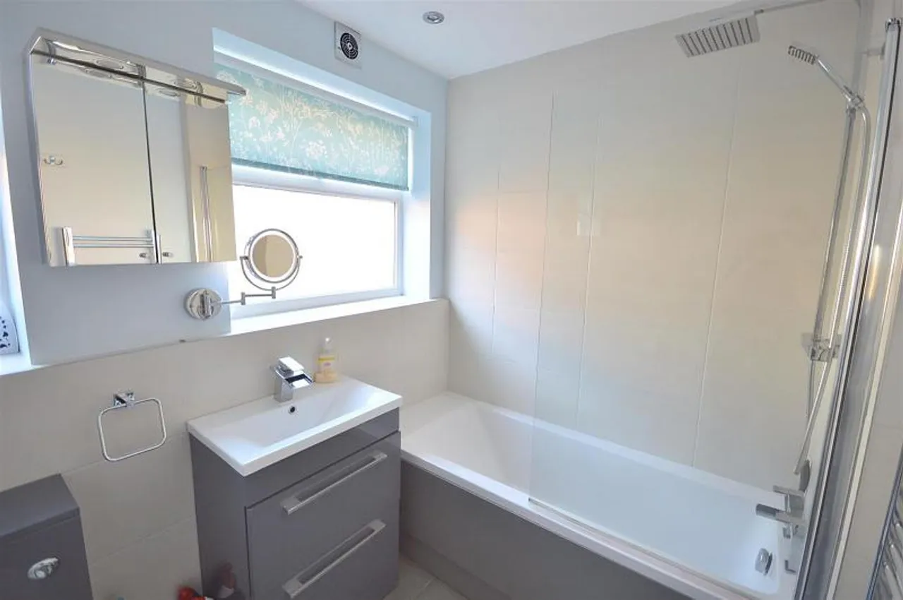 Wincham Road, Sale, photo 8